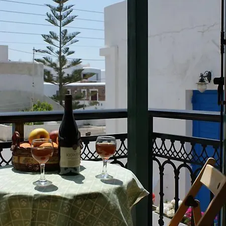 Jason & 3* Naxos City